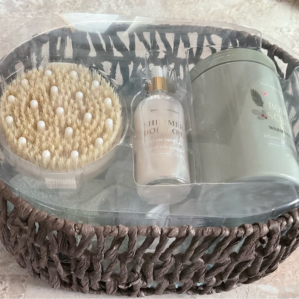 BODY PRESCRIPTIONS Spa Basket With Slippers